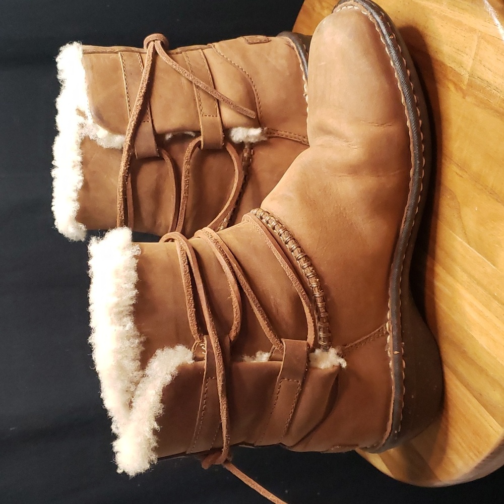 UGG 'Caspia' Winter Boots - Women's size 8